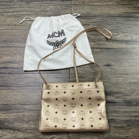 MCM Visetos Medium Portuna Pouch W/Strap - Picture 2 of 11